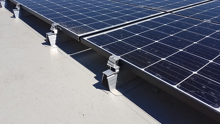 Pour des toits actifs, pensez Roof-Solar by IKO !