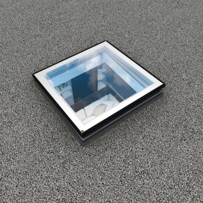 Lumière éclatante sous toit plat : découvrez les fenêtres avec coiffe vitrée plane Lumière éclatante sous toit plat : découvrez les fenêtres avec coiffe vitrée plane