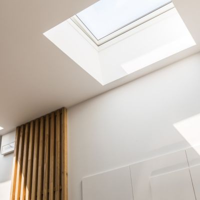 Lumière éclatante sous toit plat : découvrez les fenêtres avec coiffe vitrée plane Lumière éclatante sous toit plat : découvrez les fenêtres avec coiffe vitrée plane