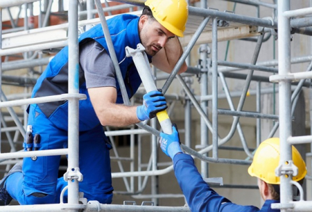 Les mains, première cible des accidents du travail : comment les protéger efficacement ? Les mains, première cible des accidents du travail : comment les protéger efficacement ?