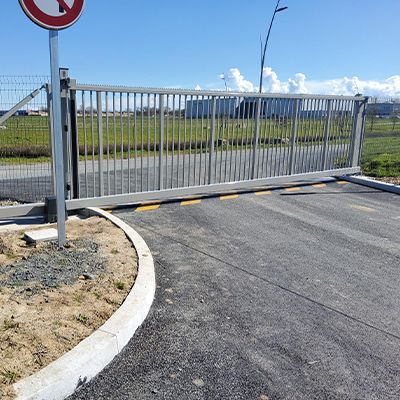 ALLIX - Portail industriel autoportant