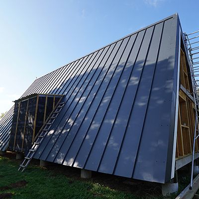 Panneau sandwich de toiture aspect joint debout JI Vieo Roof 1050 par JORIS IDE