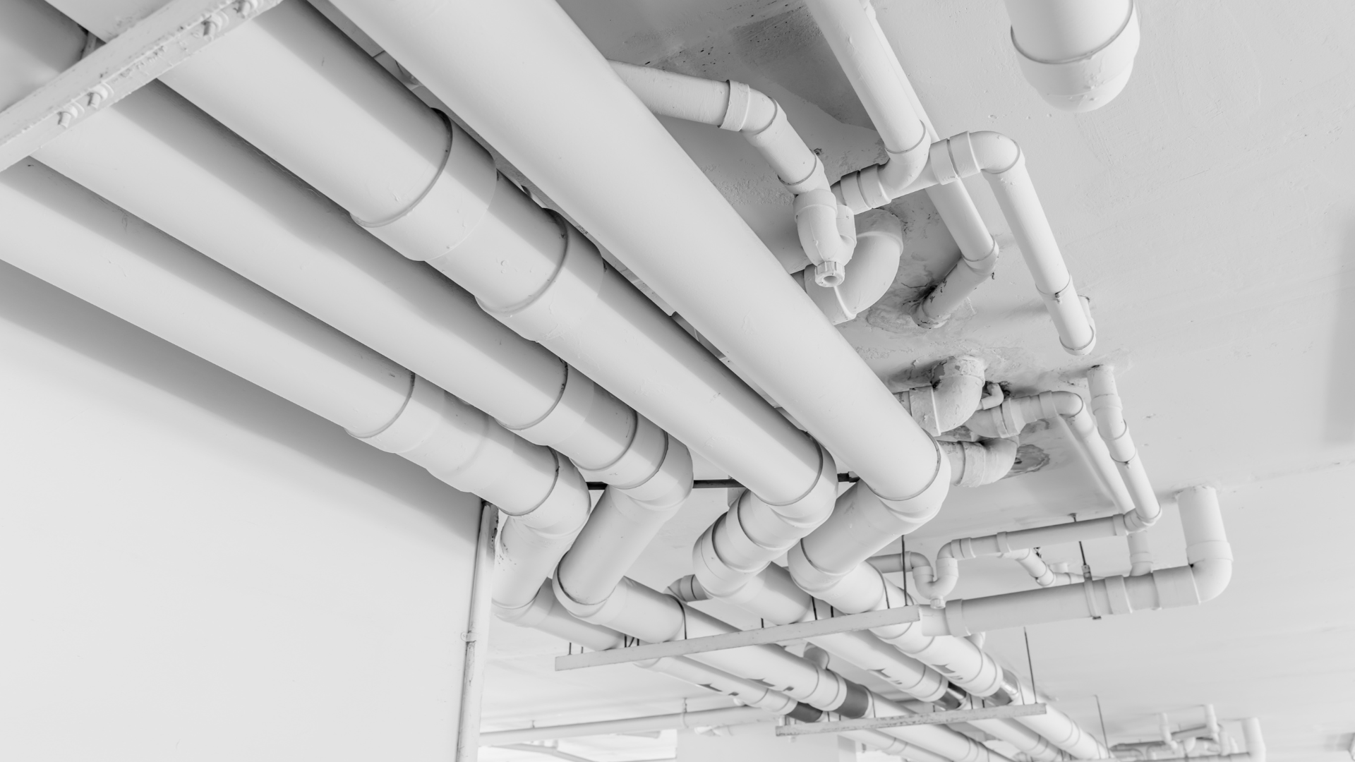 Les canalisations d'eau dans un immeuble