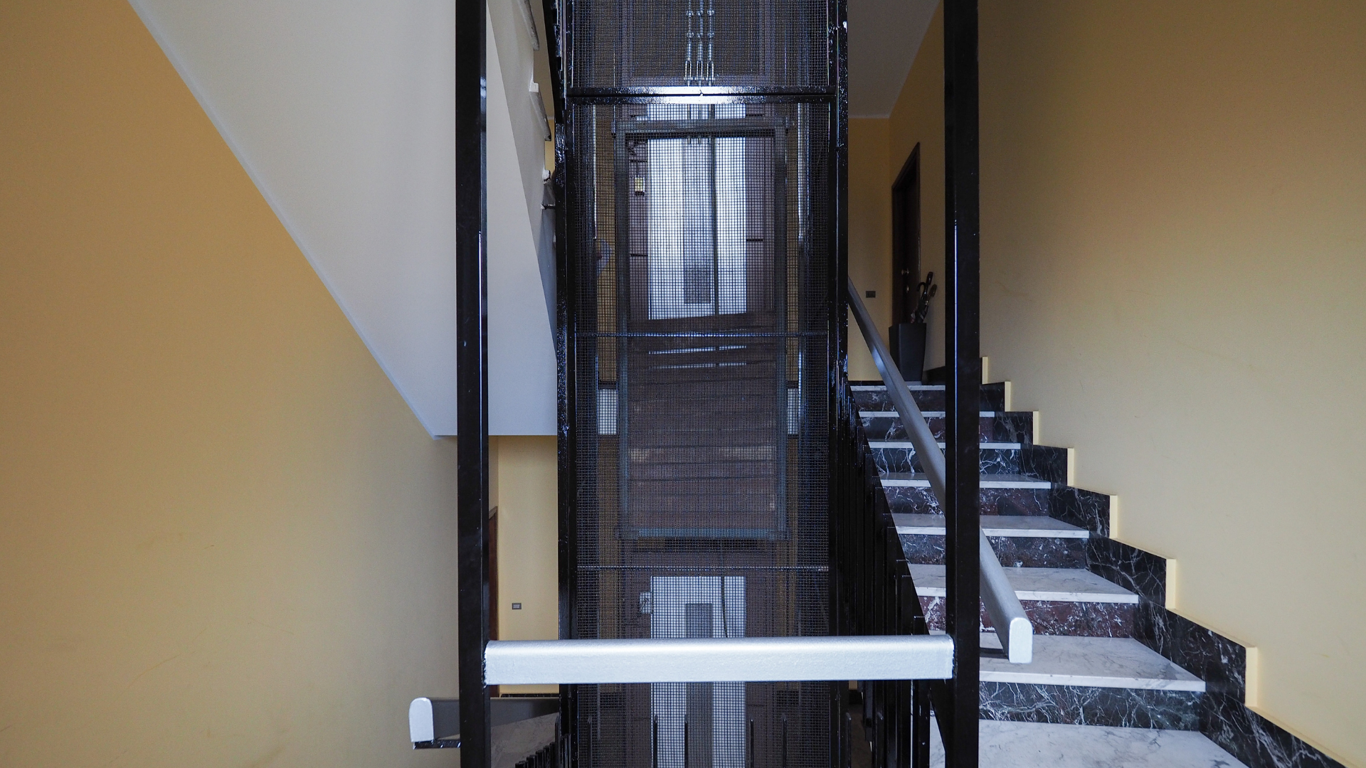 Ascenseurs pour petits espaces : avantages, fonctionnement, prix, règles et modèles