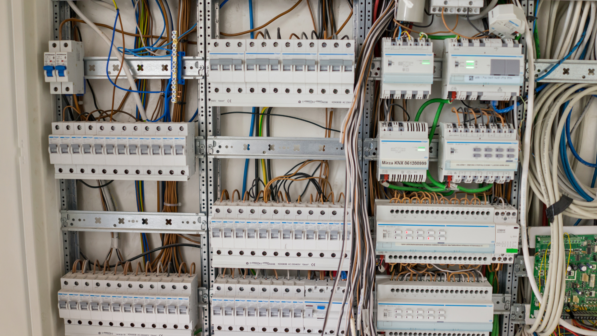 Réseau électrique d'un immeuble : normes, entretien, consommation, sécurité
