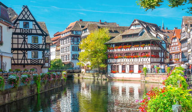 Travaux de plomberie dans le bâti ancien : les défis spécifiques du patrimoine strasbourgeois
