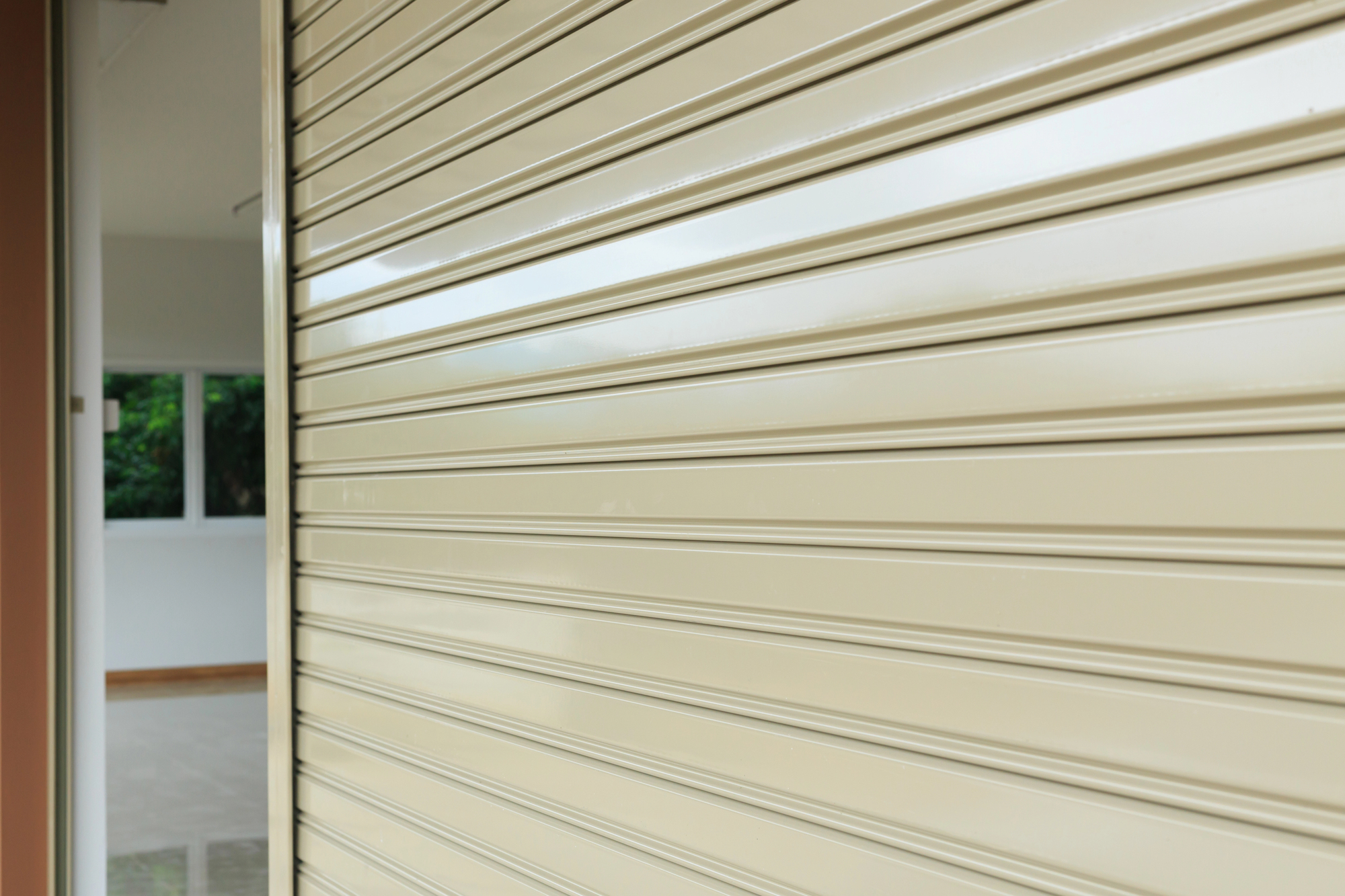 Volet roulant filaire ou radio : lequel choisir ?