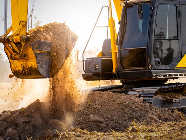 Engins et matériel loués : contrats, assurances… ce qu’il faut vérifier avant de signer