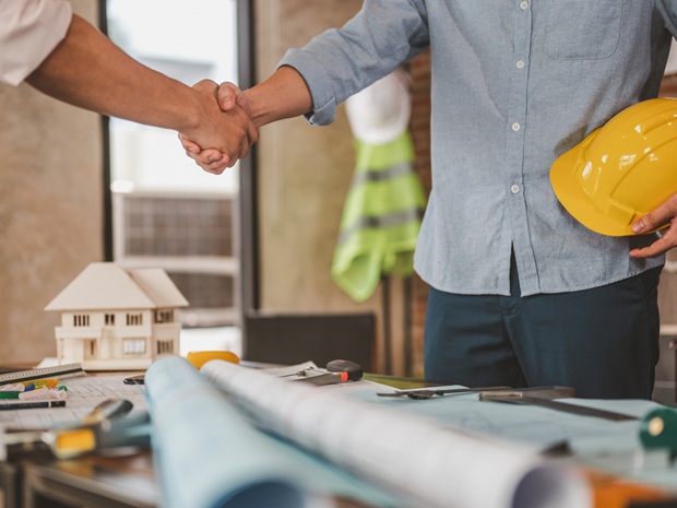 Comment anticiper une succession ou une cession d’activité quand on est artisan du BTP ?