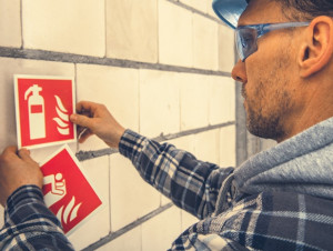 Réglementation incendie dans les bâtiments ERP ou logements collectifs : obligations pour les artisans installateurs