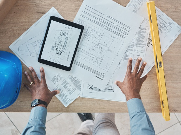 Normes d’exécution et DTU (Documents Techniques Unifiés) : comment s’y retrouver et les intégrer dans ses devis ?