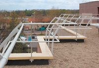Barrial, système de garde-corps en aluminium pour toitures-terrasses inaccessibles