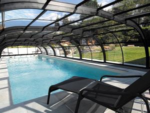L'abri de piscine GalbÃ© avec ou sans rail collection Elliptik de VÃ©randa Rideau