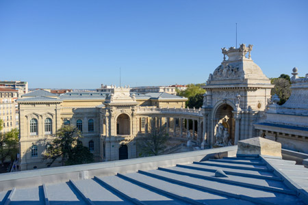 Une nouvelle couverture de zinc pour  le Palais Longchamp à Marseille