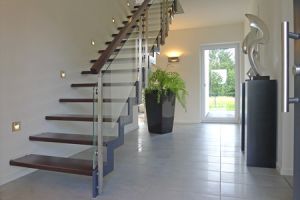 Construction ou rnovation : pensez aux escaliers sur mesure pour dfinir votre espace intrieur 