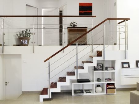 Vous rnovez votre maison ? Pensez  changer votre vieil escalier ! Cest simple et spectaculaire.