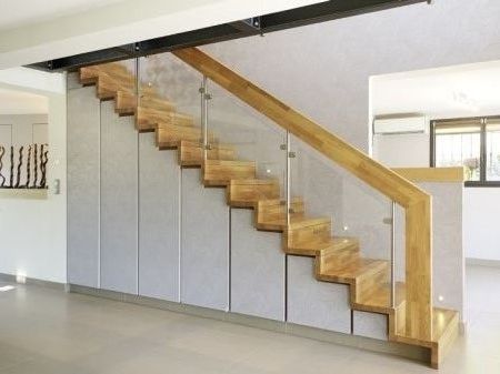 Vous rnovez votre maison ? Pensez  changer votre vieil escalier ! Cest simple et spectaculaire.