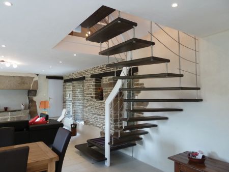 Bien pens, un escalier en bois massif et ralis sur mesure rend exceptionnelle votre maison