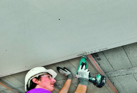 Siniat Prégy XL, la 1re plaque de plâtre plafond posée 30% plus vite