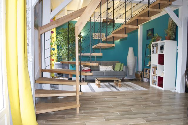 DÃ©coration : un escalier artisanal en bois massif pour une ambiance chaleureuse et 100 % cocooning 