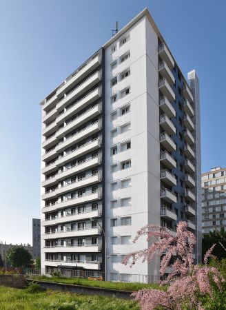 La sécurité incendie en façade : une solution pour des bavettes de recoupement invisibles