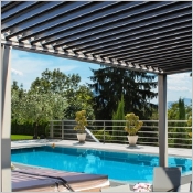  Contrôlez l'ensoleillement de votre terrasse avec les pergolas bioclimatiques Binôme