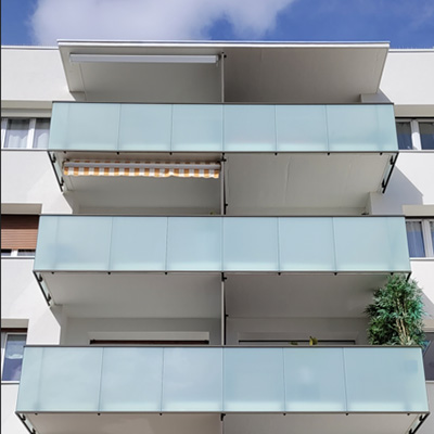 Panorama : systme de garde-corps en aluminium pour toiture-terrasse accessible et balcon