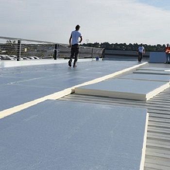 Isolant Powerdeck+ et photovoltaque EPC Solaire, la solution des toitures en ERP