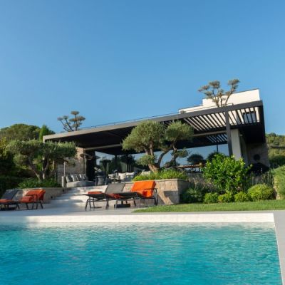 Pergola bioclimatique pour profiter de l'extérieur toute l'année