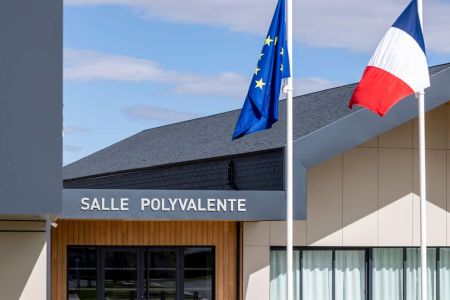 Un nouveau visage pour la mairie de Boisseaux grâce à l'ardoise naturelle