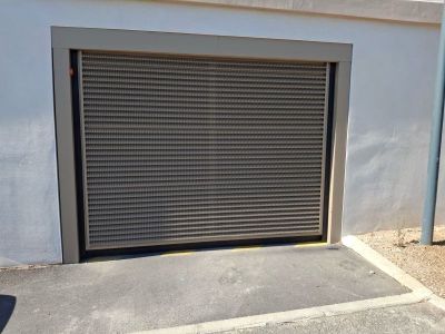 Porte basculante automatique sur mesure fabriquée en France