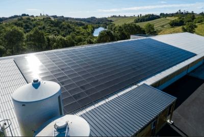 Plaques profilées en fibres-ciment servant de support pour modules photovoltaïques