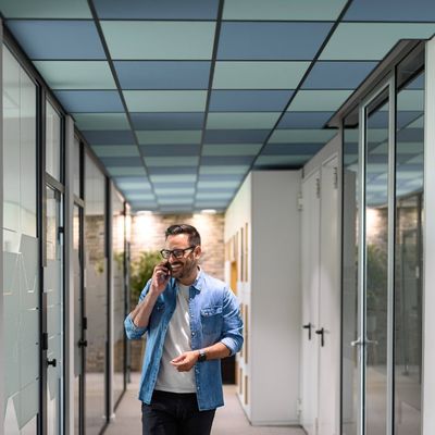 Le plafond acoustique idéal pour une confidentialité optimale 