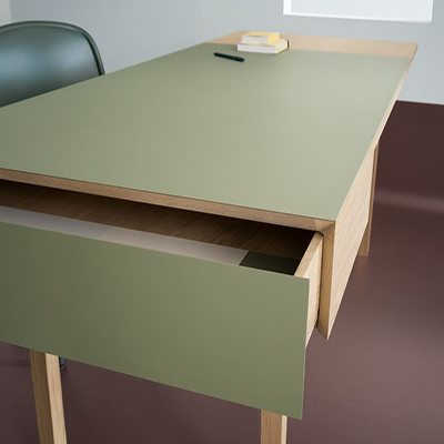 Récompensé par le Red Dot Award, le Furniture Linoléum séduit par son design