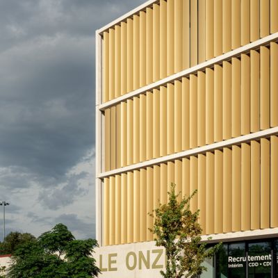Brise-soleil attrayant à différentes fonctions pour l'immeuble ONZE à Lyon