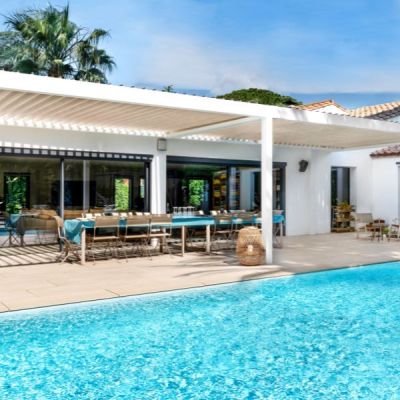 Pergola bioclimatique pour prolonger son espace de vie 