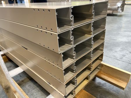 Lames de brise-soleil sur le nouveau bâtiment du Collège International de Noisy-le-Grand