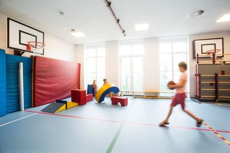 Le plafond acoustique robuste pour salles de sport