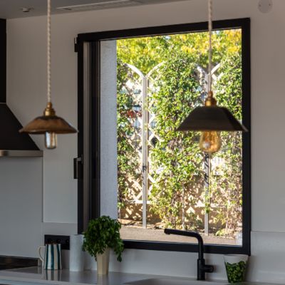 Les fenêtres et portes-fenêtres au dormant invisible adaptées aux projets ambitieux