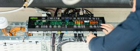 WAGO révolutionne la gestion des bâtiments tertiaires avec les WAGO Room Controllers