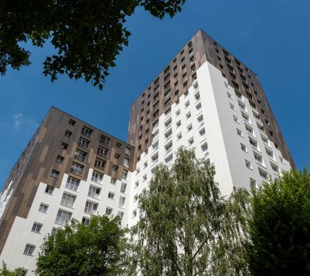 Façades architecturales : Rockpanel révèle la puissance naturelle de la pierre