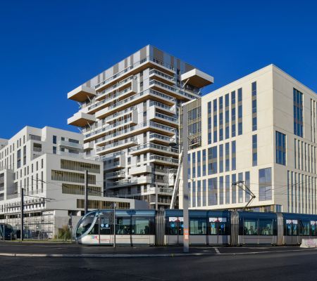 Façades architecturales : Rockpanel révèle la puissance naturelle de la pierre