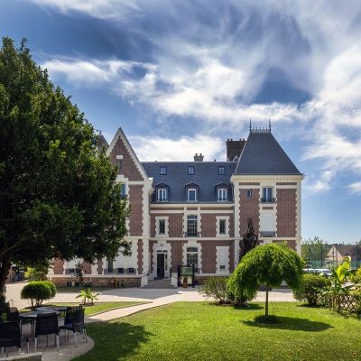 Toiture en ardoise naturelle : un choix durable face aux exigences climatiques et réglementaires