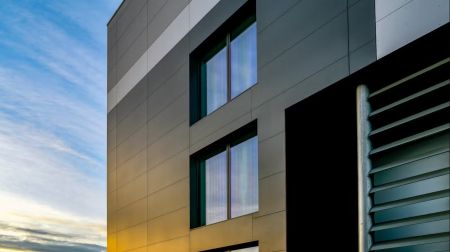 Façades ventilées : comment concilier sécurité incendie, design et durabilité ?