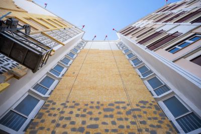 Isolation par l'extérieur : Isover structure une offre façade complète multimatériaux