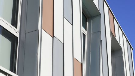 Façades en zinc : une enveloppe durable au service de l'écriture architecturale