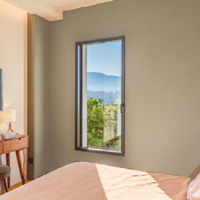 Fenêtre Simple Dormant Invisible : l'élégance discrète au service de la lumière