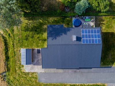 Tôle imitation tuile : une solution toiture esthétique et performante Tôle imitation tuile : une solution toiture esthétique et performante