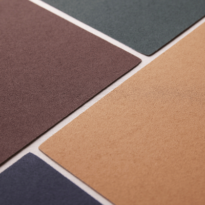 Plafonds acoustiques colorés, Akutex™ FT et Texona™ allient design et confort sonore