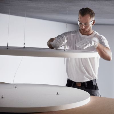 7x plus rapide : Ecophon révolutionne la pose des plafonds acoustiques avec son implantation laser